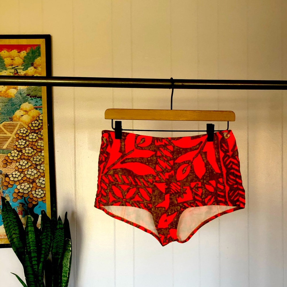 Vintage cute Hawaiian🌺 patterned cheeky short shorts/bloomers or swim bottoms!